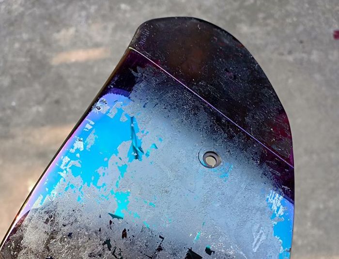 Ilustrasi visor iridium rusak