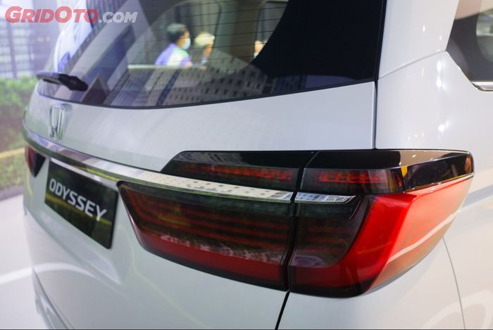 Desain baru bagian buritan Honda Odyssey facelift