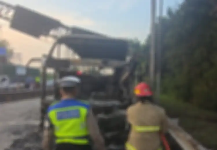 Bus Damri Terbakar di Tol Cikampek, Dugaan Awal Korsleting Kabel
