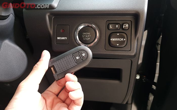 Remote Keyless dan Engine Start Stop Button yang Sudah Ada di Seluruh Varian Toyota Veloz 2019