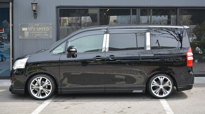 Tampilan samping Toyota Nav1 garapan bengkel Jepang, M'z Speed