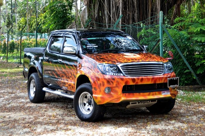 Modifikasi Toyota Hilux dengan gaya berotot