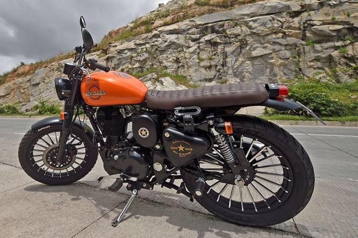 Royal Enfield custom brat-scrambler dari Bulleteer Customs