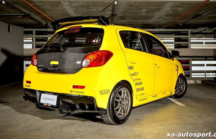 Modifikasi Mitsubishi Mirage street racing dipasang body kit custom ala Varis