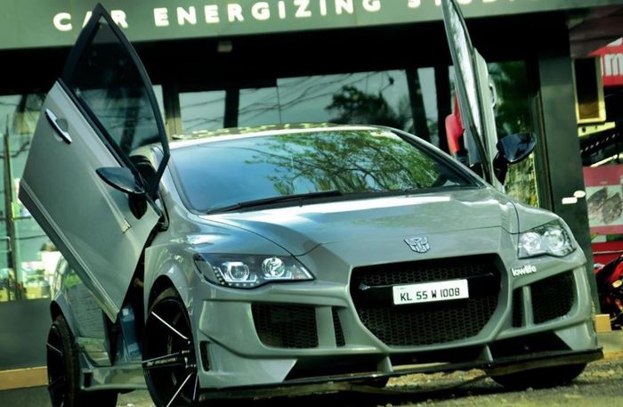 Honda Civic pakai pintu gunting ala Lamborghini