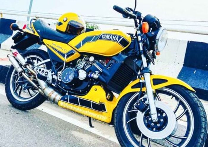 Bodi dicat ulang kombinasi warna dual-tone kuning dan hitam, ala livery 60th Anniversary Yamaha