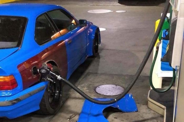 BMW E36 copot fender buat ngisi bensin