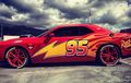 Lihat NIh Dodge Challenger Bercorak Lightning McQueen dari Film Cars