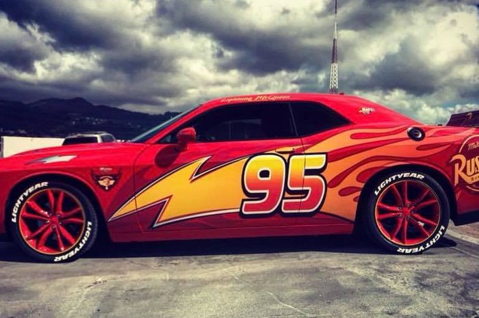 Dodge Challenger pakai kelir ala Lightning McQueen