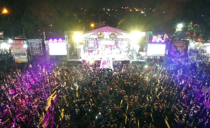 Sekitar 15 ribu pencinta Vespa hadir di acara ulang tahun ke-23 Dewata Scooter Club