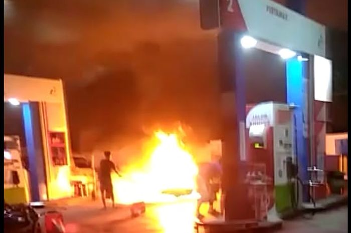 Ilustrasi motor terbakar di SPBU