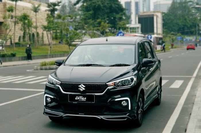 Pembelian All New Suzuki Ertiga dalam program Lebaran tahun ini, konsumen bisa bawa pulang 1 unit Macbook