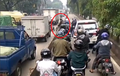 Nekat, Separator Busway Dirusak Pengendara Motor, Ramai-ramai Menghindar Dari Polisi