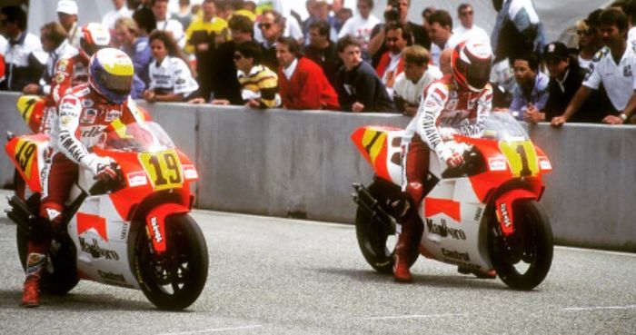 Livery Marlboro Yamaha Roberts di GP Laguna Seca, Amerika Serikt 1991. Tampak Wayne Rainey (Nomor 1) dan John Kocinski (Nomor 19)