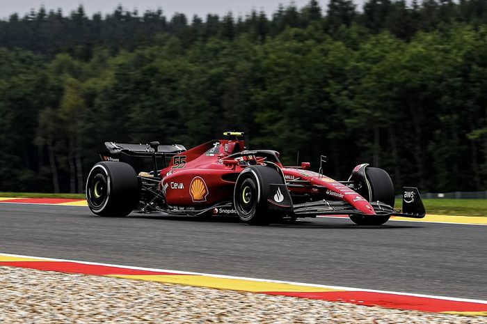 Carlos Sainz memimpin dominasi Ferrari pada FP1 F1 Belgia 2022