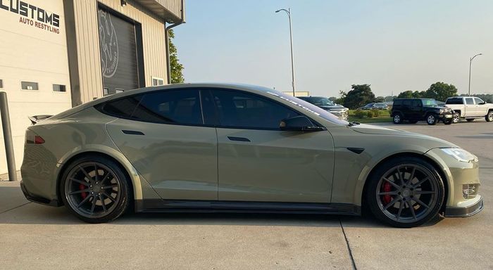 Tesla Model S pakai pelek lansiran Vertini Wheels