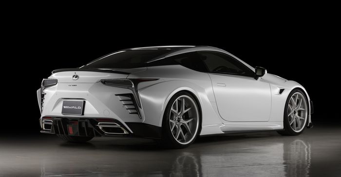 Tampilan belakang Lexus LC500 pakai body kit Wald