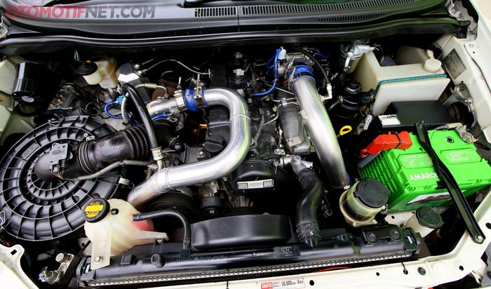 Mesin Toyota Kijang Innova 2.5 V A/T 2013 yang sudah ditingkatkan performanya.