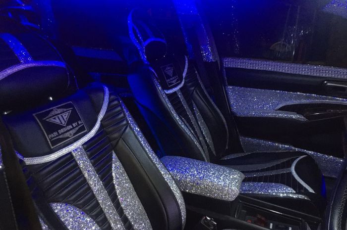 Tampilan glamor interior Honda Civic FD2 pakai bling-bling