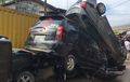 Isuzu Panther, Daihatsu Xenia, Datsun Go Saling Tindih, Saksi Ungkap Suasana Mencekam Banjir Pondok Gede