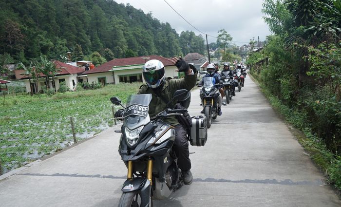 Touring perdana Honda CB150X chapter Jawa Tengah