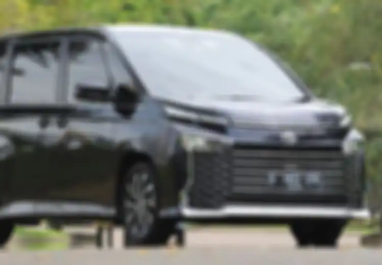 Harga Baby Alphard Makin Menarik, Toyota Voxy 2022 Bekas Sisa Segini