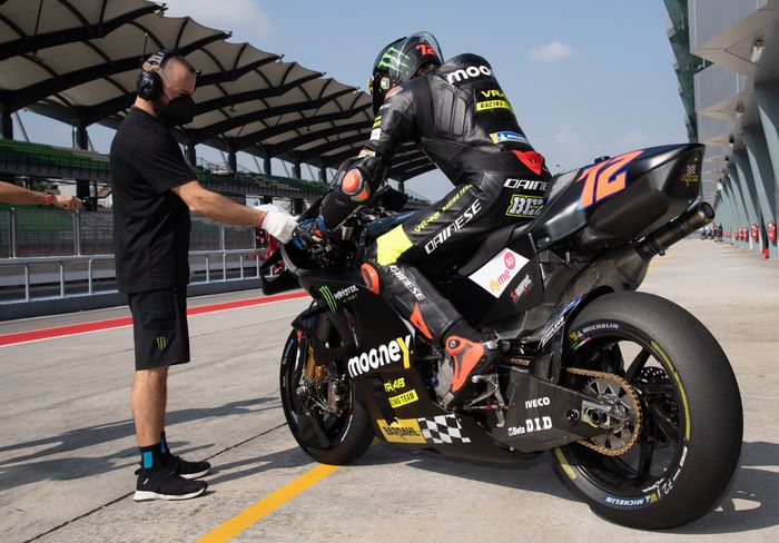 Pembalap Mooney VR46 Racing Team, Marco Bezzecchi, menjalani shakedown test MotoGP 2022 di siirkuit Sepang, Malaysia pada 31 Januari sampai 2 Februari