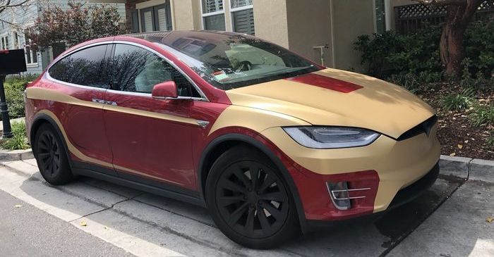 Modifikasi Tesla Model X pakai kelir tema Iron Man