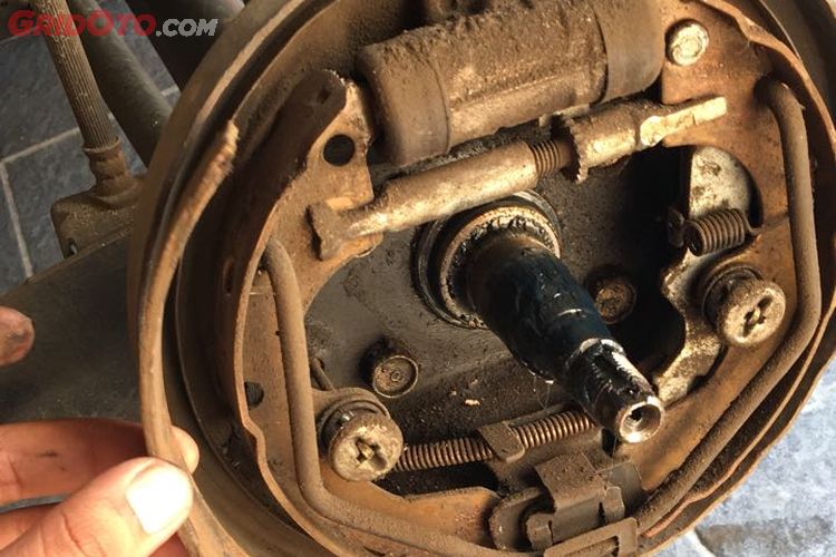 Kampas Rem Lepas Karena Rem Parkir Aktif Terlalu Lama Ini Solusinya Gridoto Com