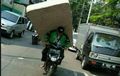 Foto-foto Ojek Online Disuruh Bawa Barang Berdimensi Besar, Konsumen Mau Murahnya Saja