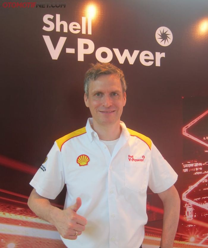 Andreas Schaefer. Shell V-Power punya zat pembersih hingga 80%