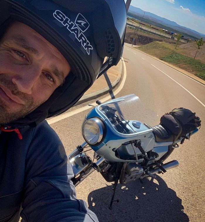 Johann Zarco saat touring dari Prancis ke Spanyol sebelum seri MotoGP Aragon 2021 dimulai.