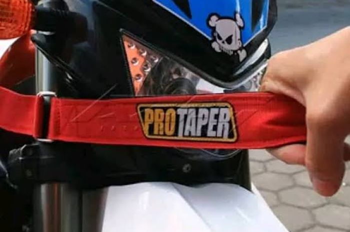 Ilustrasi tali derek untuk motor