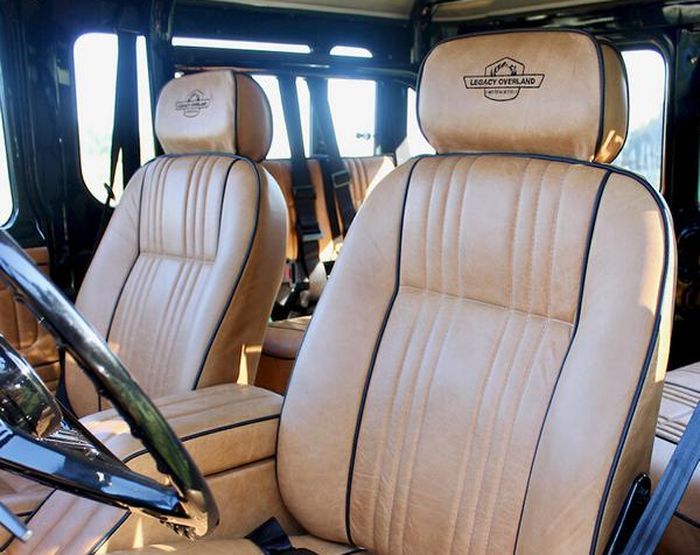 Interior Toyota Land Cruiser FJ40 hasil karya Legacy Overland