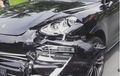 Porsche Macan Ringsek Sebelah, Wajah Kiri Remuk, Bumper Sobek