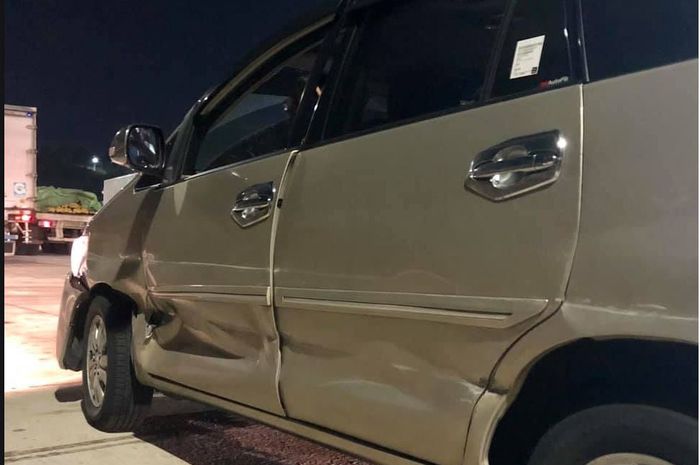 Toyota Kijang Innova remuk di tol Pemalang-Pekalongan