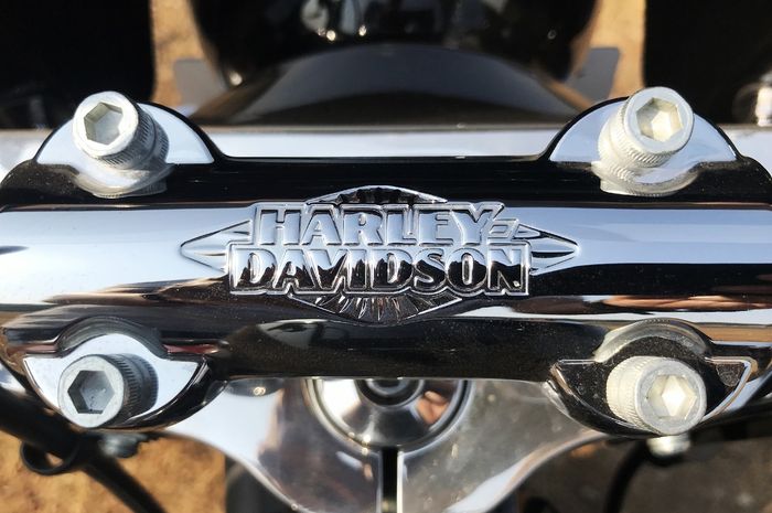 Logo Harley-Davidson pada setang