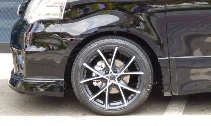 Toyota Nav1 pakai pelek Y spoke ukuran 18 inci