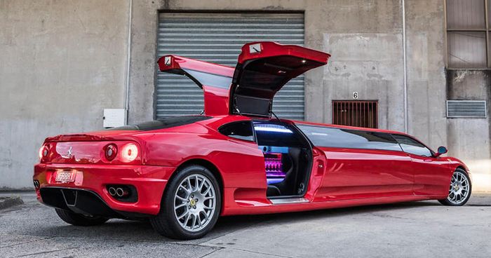 Ferrari 360 Modena pintu gullwing seperti pada Tesla Model X