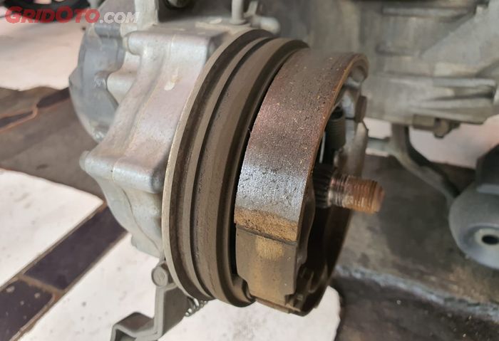 Kampas rem motor matic harus dibersihkan