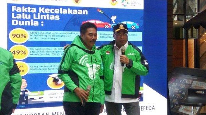 Mulyono saat bertemu dengan Menhub, mendapat HP baru