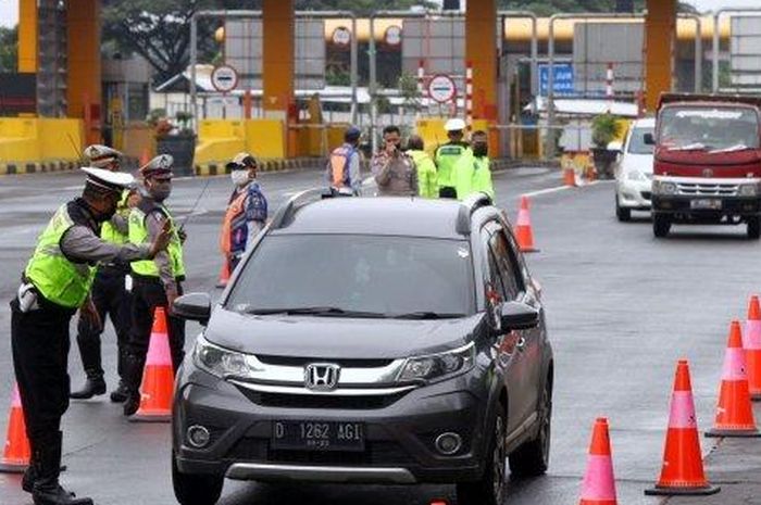 ilustrasi penyekatan di ruas jalan tol pada masa mudik lebaran