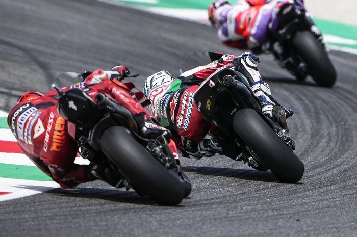 Alex Marquez dan Jack Miller saat bersaing di MotoGP Italia 2022