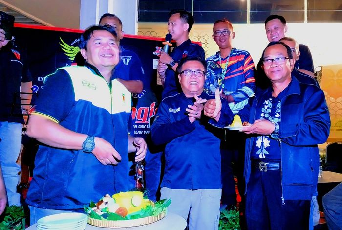 Potong tumpeng di acara Ulang Tahun Pulsarian Jogja ke-12, Jumat (15/11/2019)