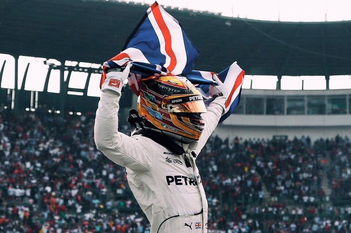 Lewis Hamilton tampil sbagai kampiun musim balap F1 2017