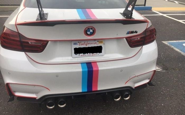 Tampilan bumper depan modifikasi BMW M4