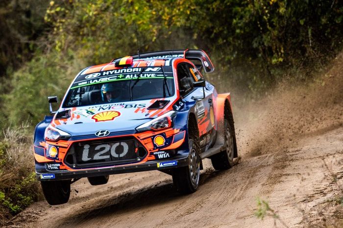 Thierry Neuville saat menggeber Hyundai i20 Coupe WRC di reli Argentina 2019