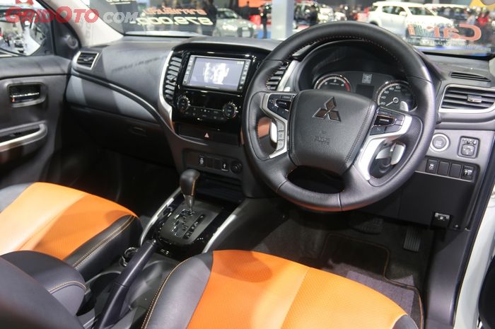 layout dasbor identik dengan layout dasbor Pajero Sport