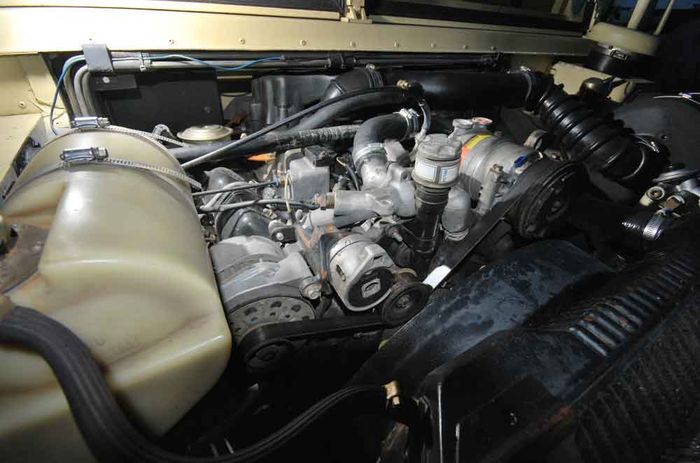 Mesin V-8 turbo diesel 6.5 liter 