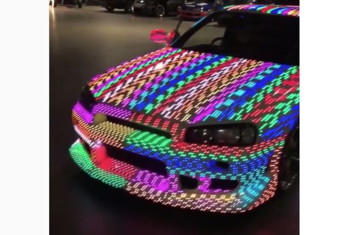 Modifikasi Nissan Skyline R34 pakai banyak LED